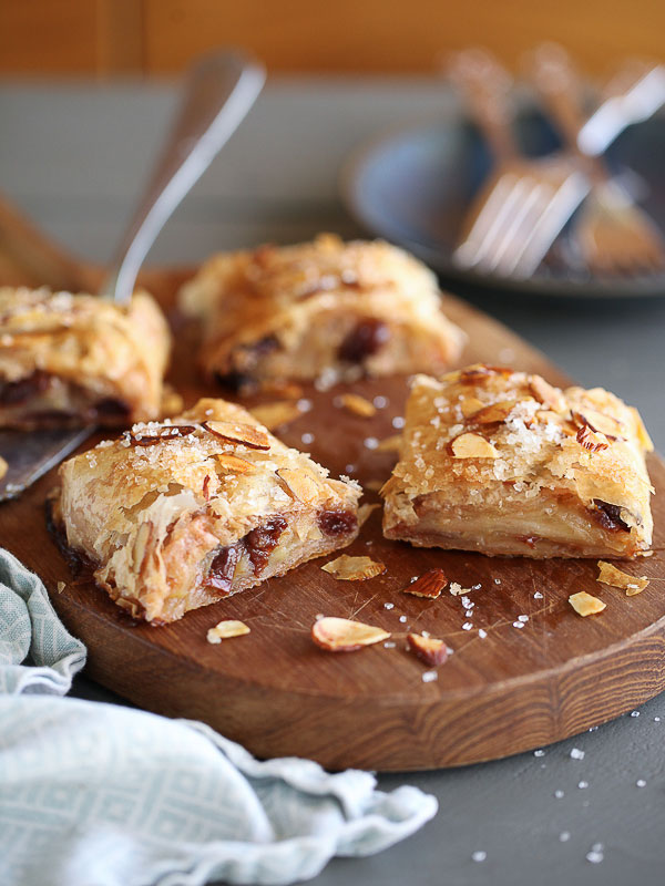 Strudel phyllo aux pommes et aux cerises | foodiecrush.com