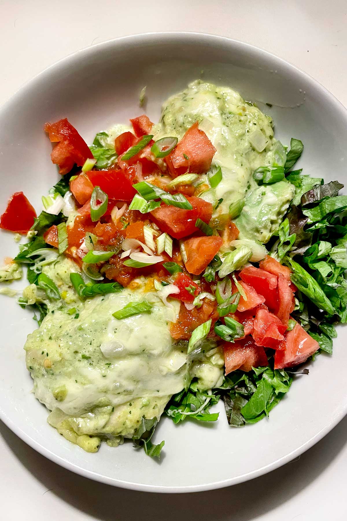 Enchiladas crémeuses au poulet et à l'avocat foodiecrush.com