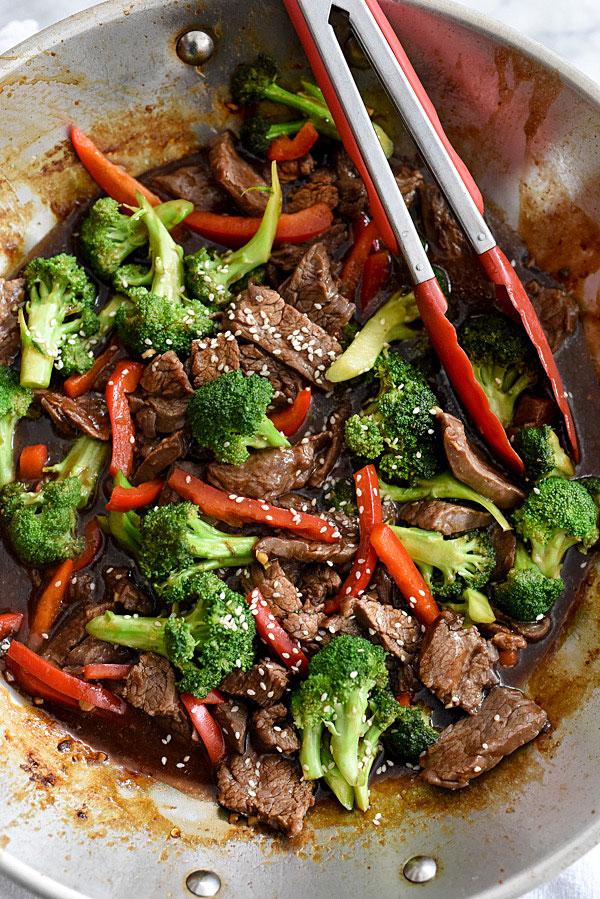Le bœuf au brocoli est un dîner facile à préparer et un repas familial sain | foodiecrush.com