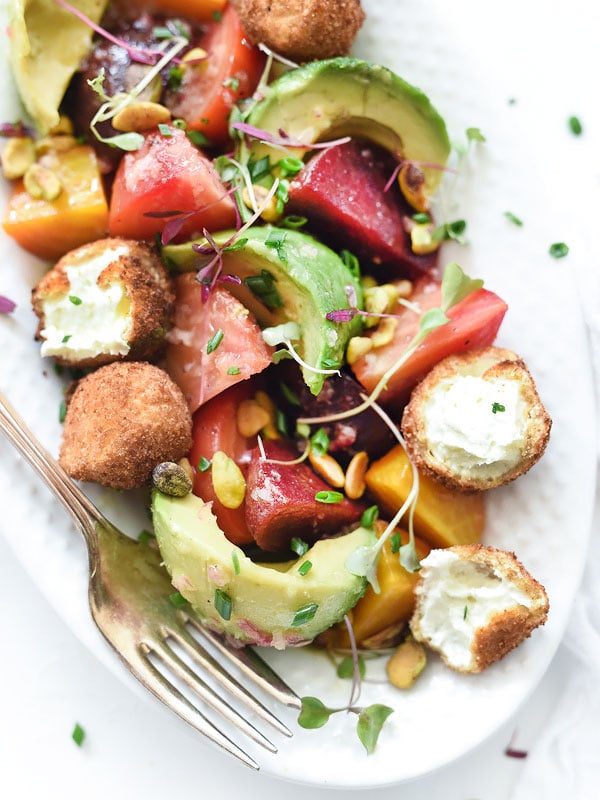 Salade de betteraves, d'avocats et de fromage de chèvre frit | foodiecrush.com