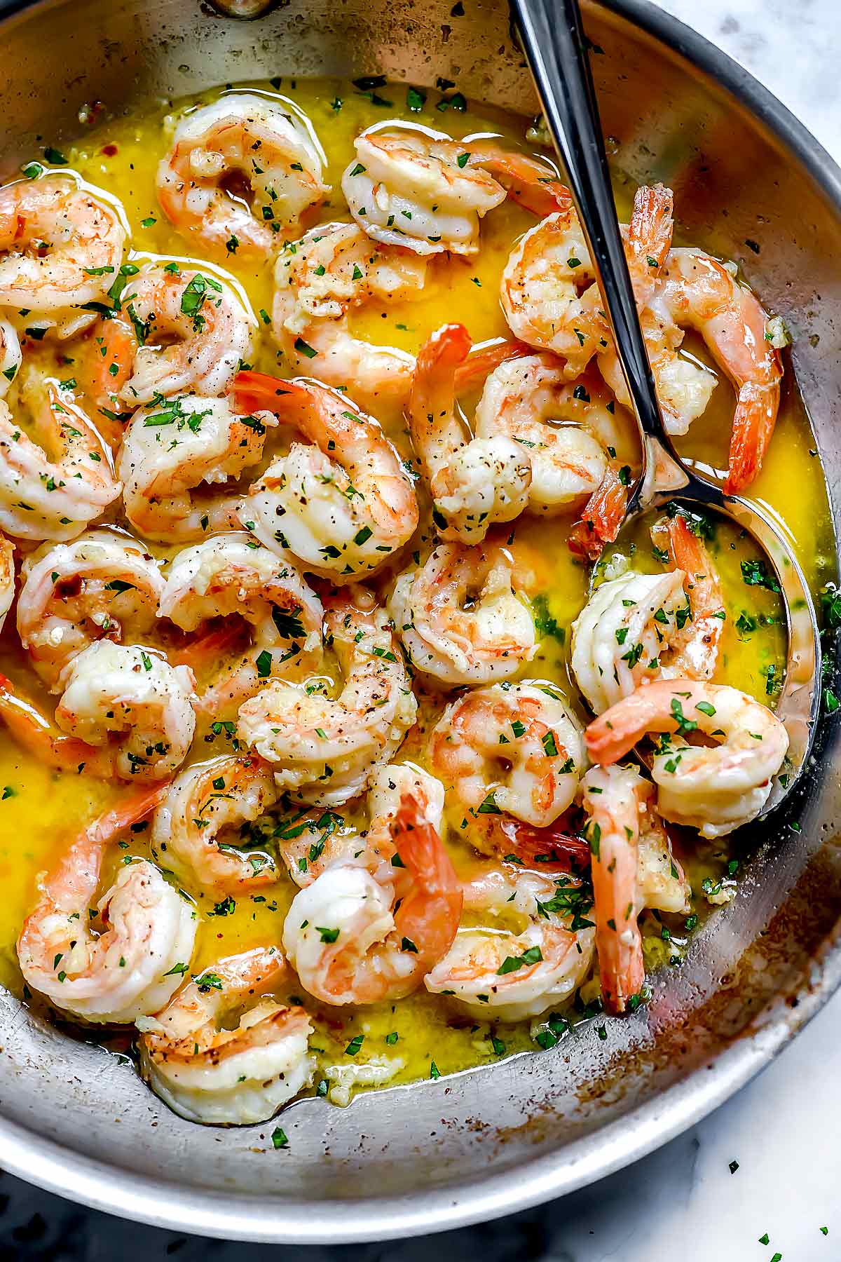 Comment préparer les meilleures crevettes scampi faciles | foodiecrush.com #shrimp #scampi #recipe #healthy