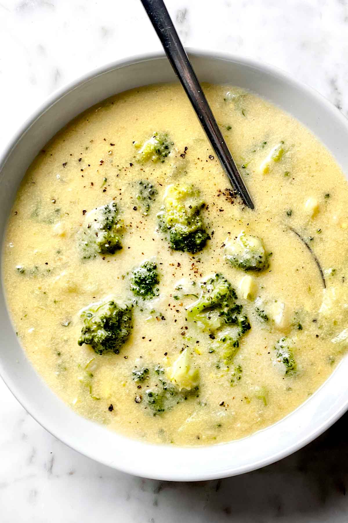 Soupe au fromage et au brocoli foodiecrush.com