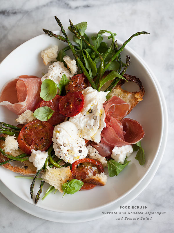 Burrata et salade d'asperges et de tomates rôties | foodiecrush.com