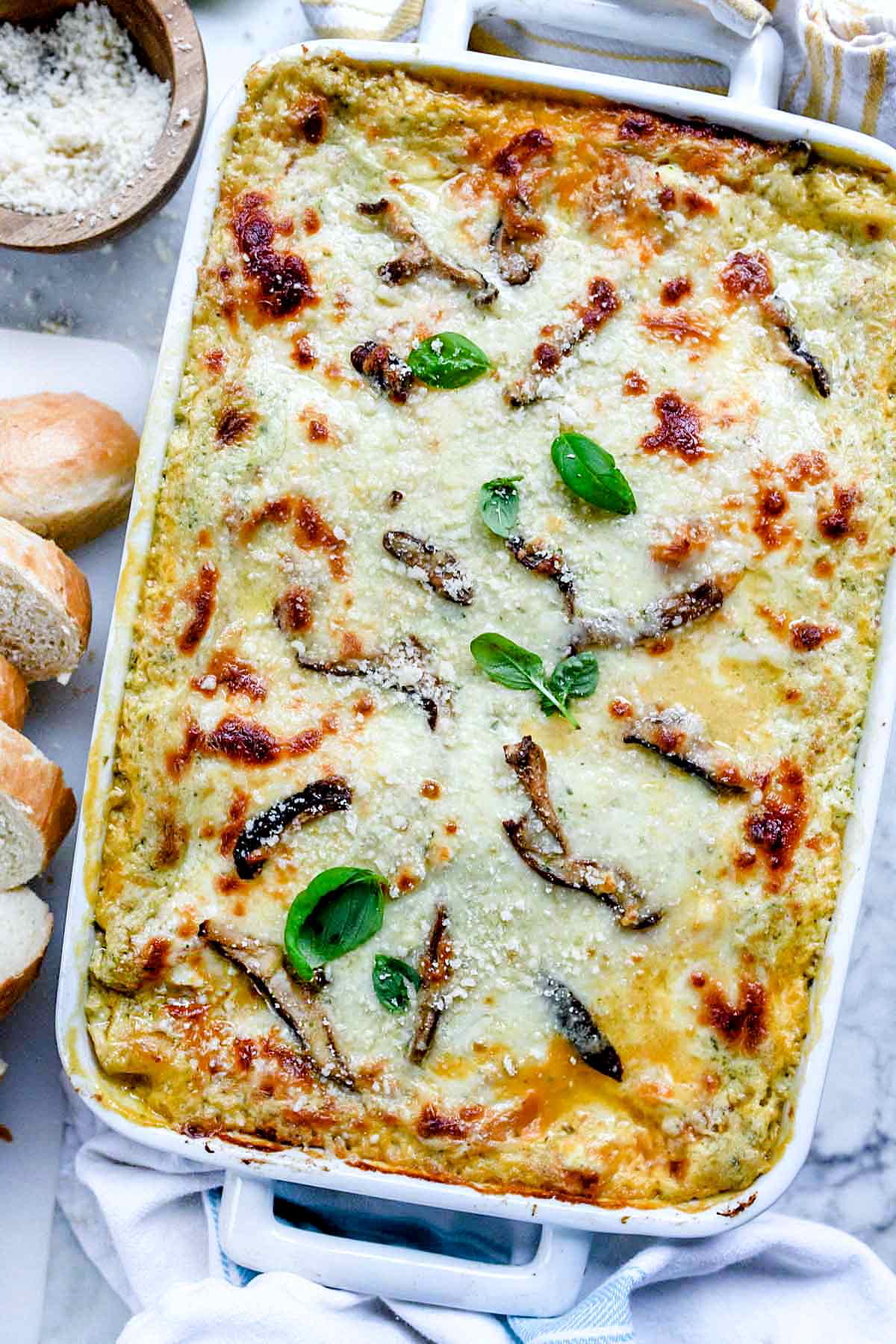 Lasagnes à la courge musquée et aux champignons | foodiecrush.com #lasagne #facile #végétarien #recette