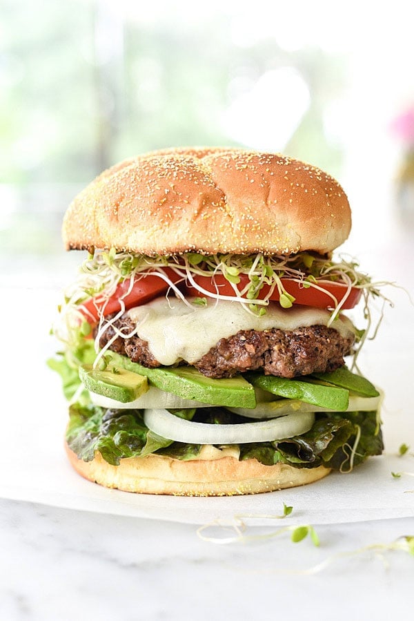 Burgers de bison à la californienne | foodicrush.com