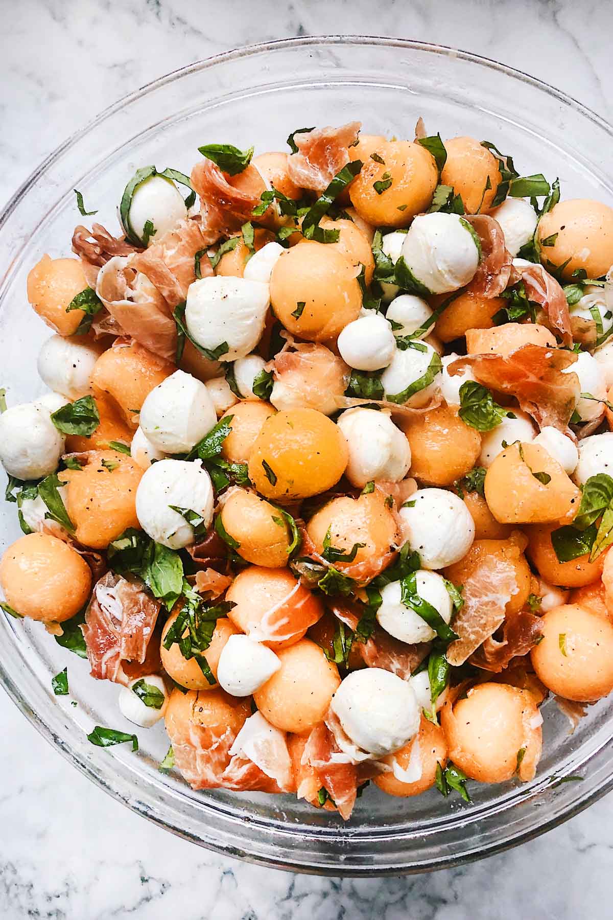 Salade de cantaloup et de caprese foodiecrush.com