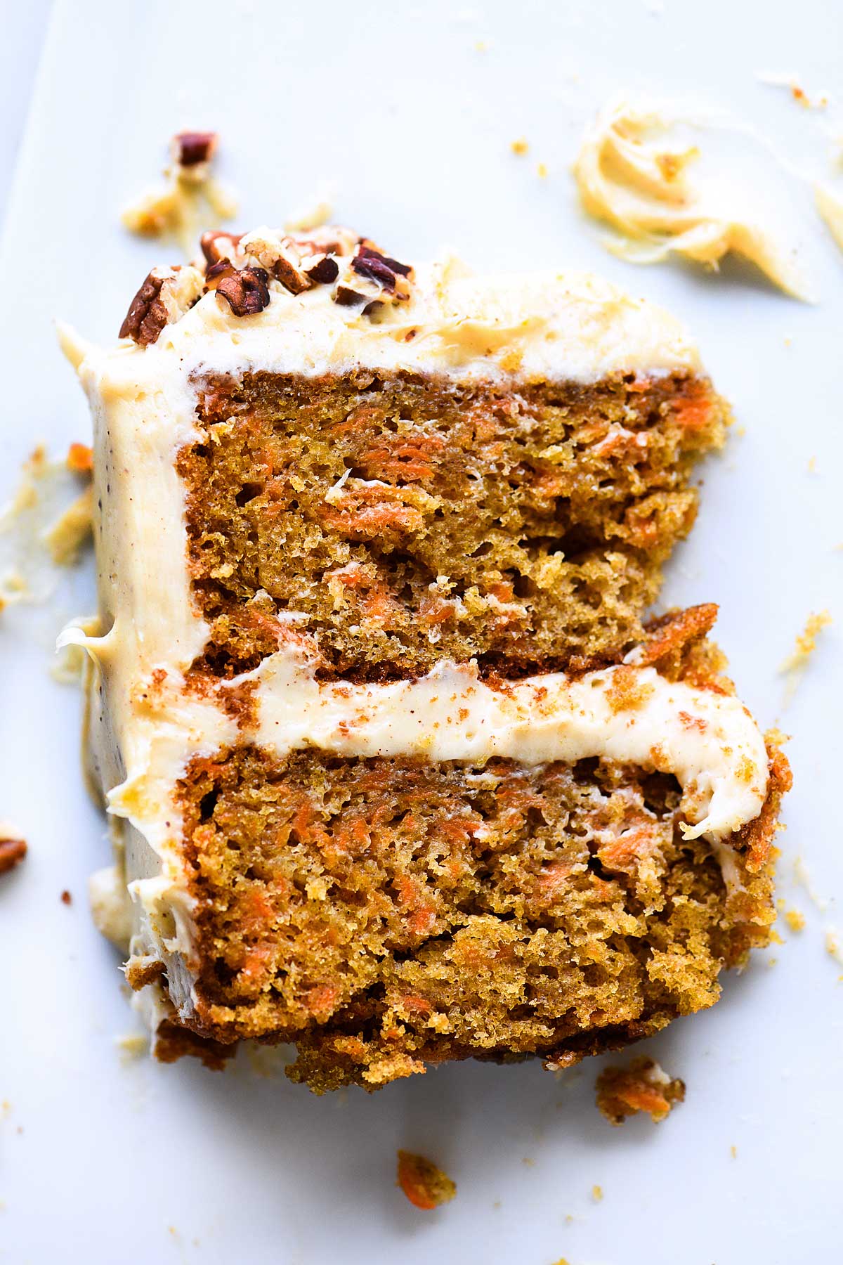 Tranche du meilleur gâteau aux carottes foodiecrush.com