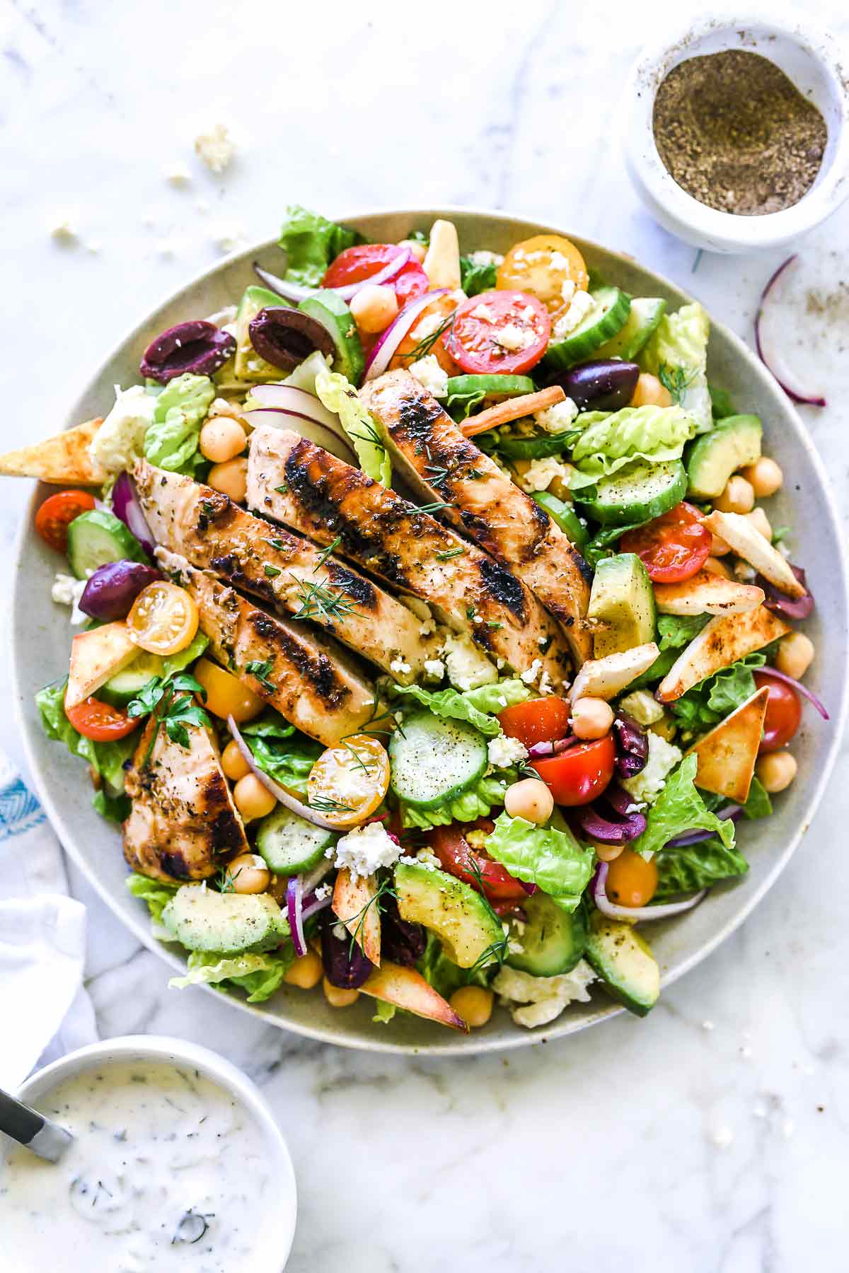 Salade grecque au poulet Gyro | foodiecrush.com #salade #grecque #recettes #gyro #poulet