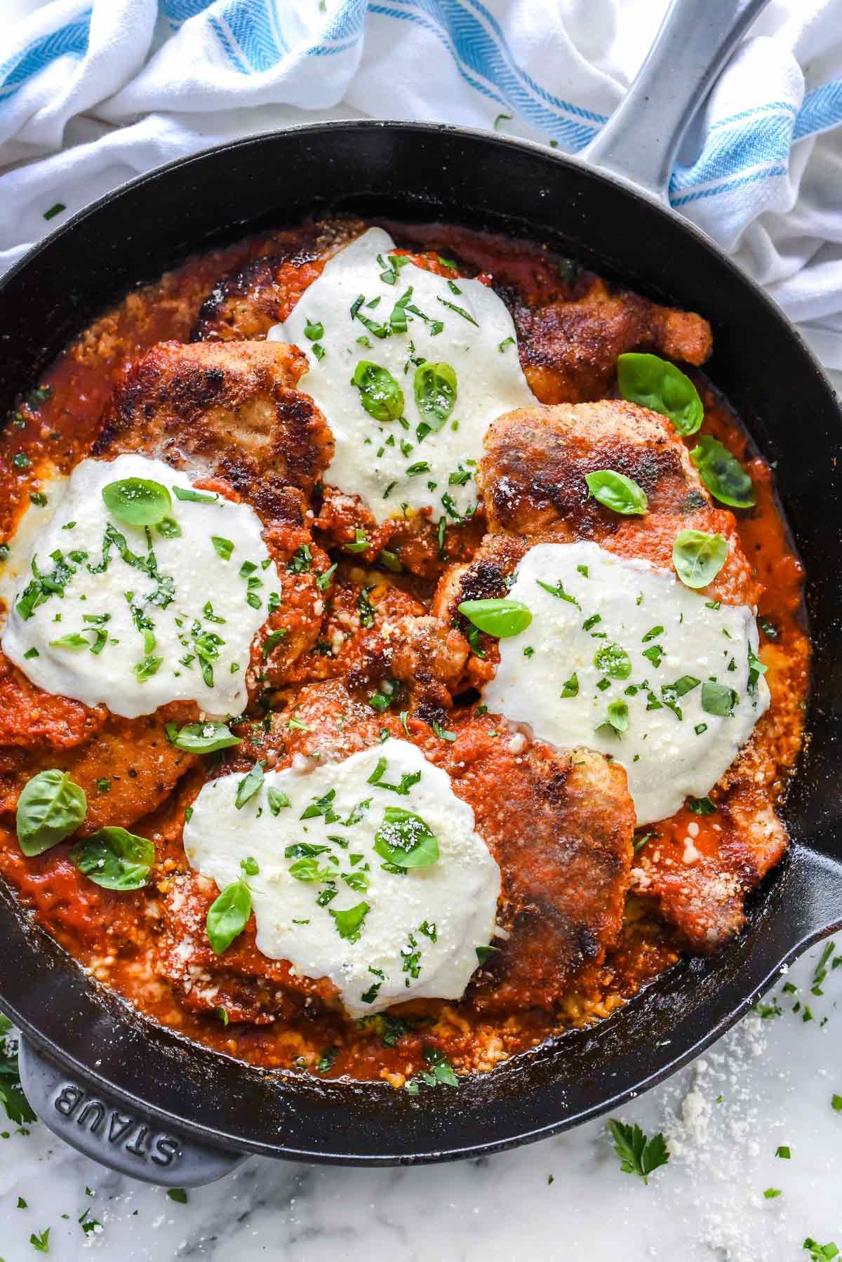 Comment faire du poulet parmesan | foodiecrush.com #chicken #italian #dinner #recipes