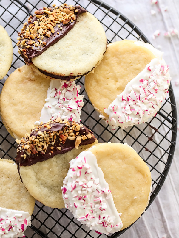 Biscuits aux amandes enrobés de chocolat | foodiecrush.com