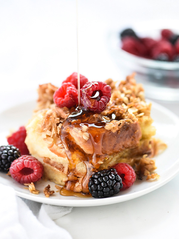 Pain perdu à la noix de coco avec crumble d'avoine | foodiecrush.com