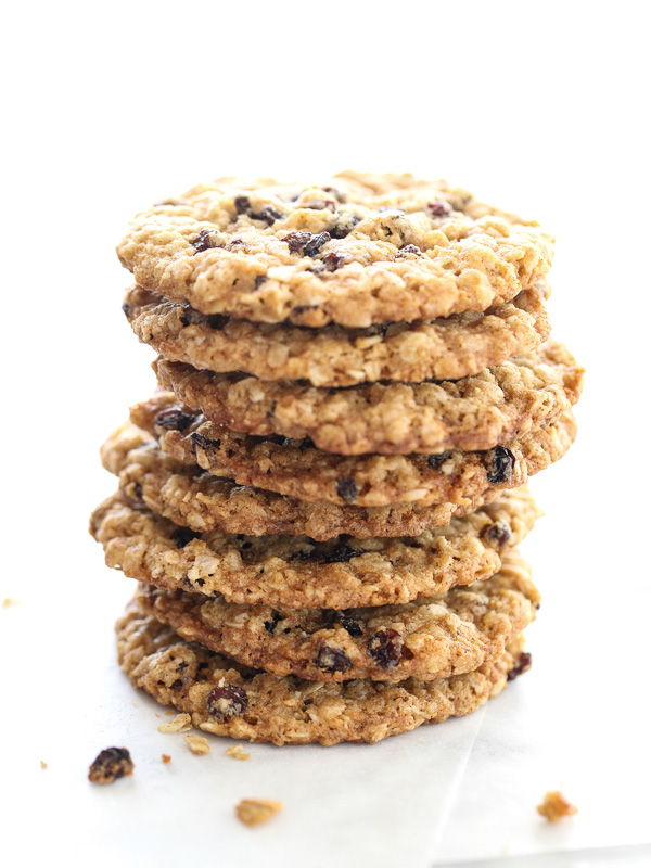 Les biscuits aux groseilles sont à la fois moelleux et croustillants | foodiecrush.com