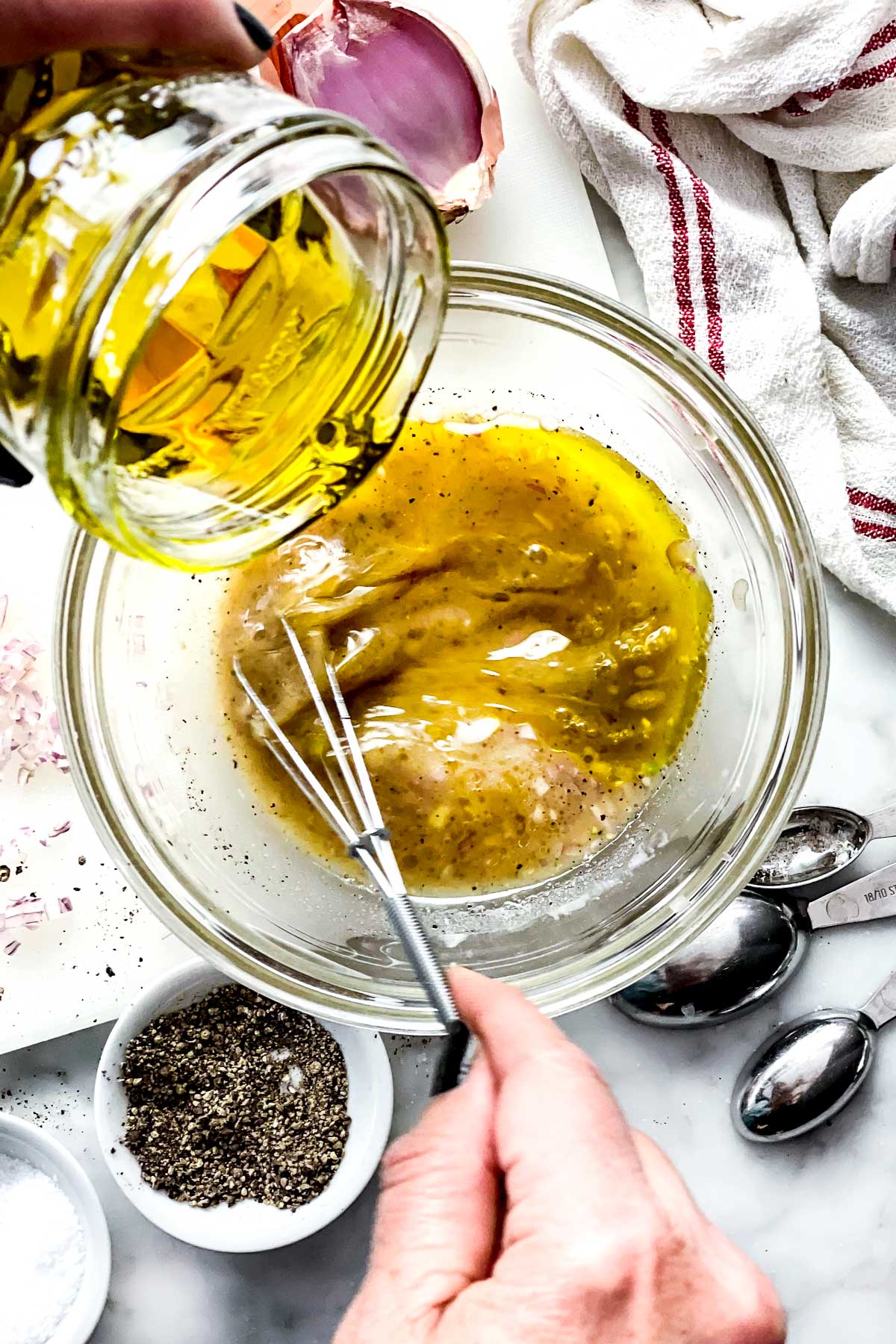 Vinaigrette dijonnaise au fouet foodiecrush.com