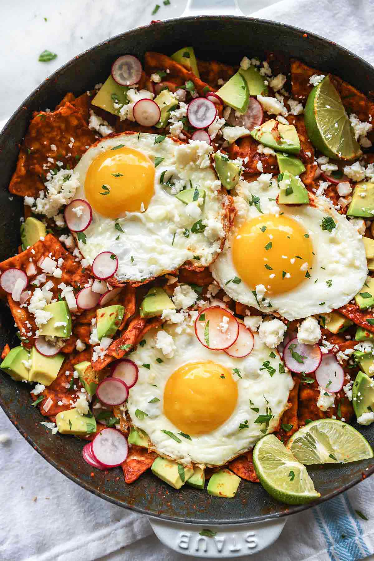 Chilaquiles faciles avec œufs Recette | foodiecrush.com #chilaquiles #breakfast #brunch #mexican
