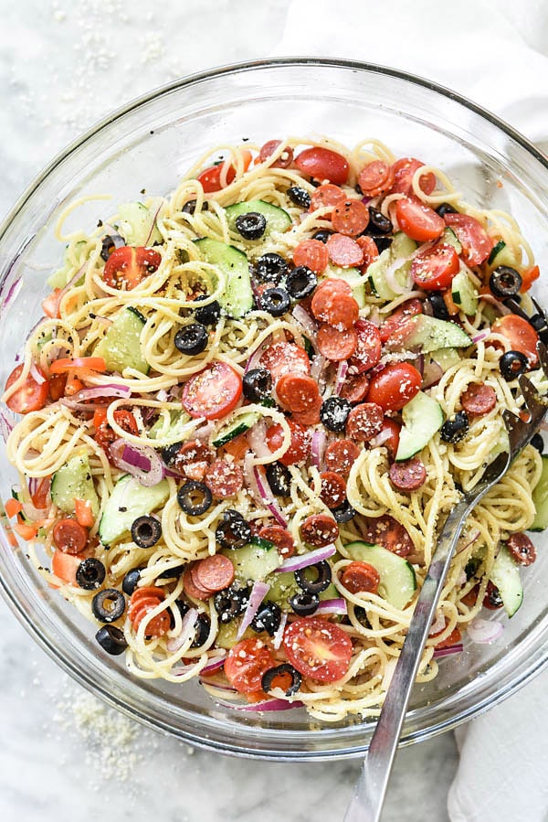 Salade de pâtes spaghetti italienne facile | foodiecrush.com