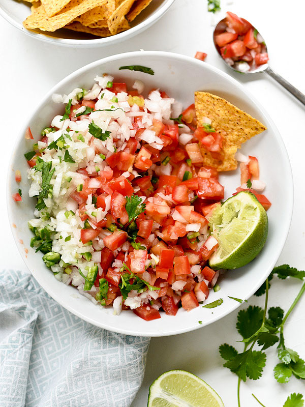 Pico de Gallo Salsa Fresca Facile | foodiecrush.com