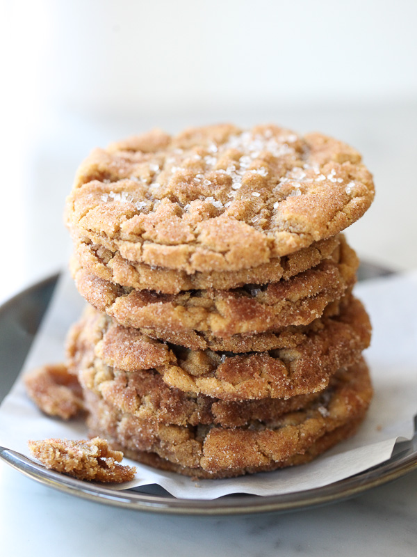 Les biscuits au beurre de cacahuètes sans farine sont sans gluten et délicieux | FoodieCrush.com