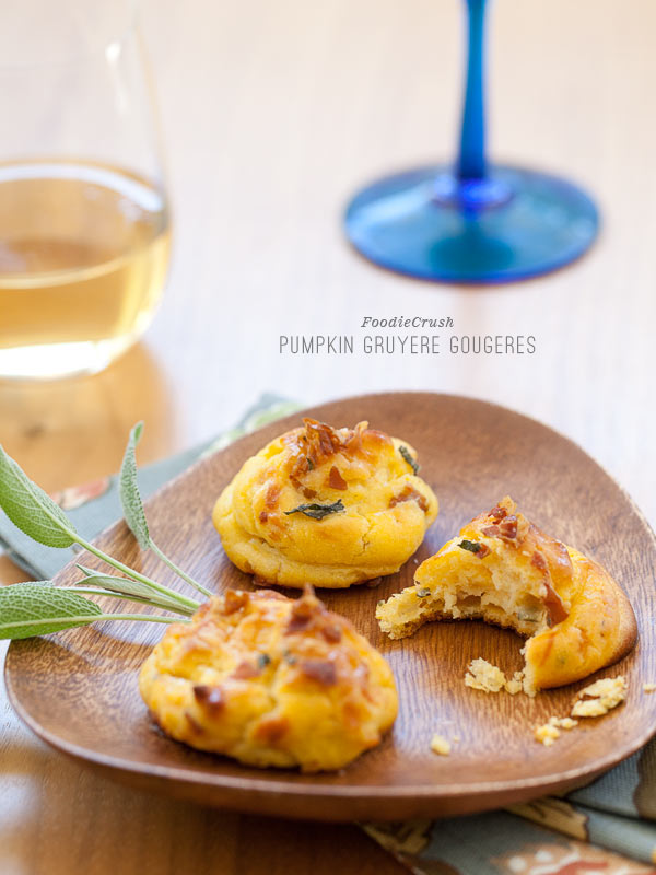 Gougeres au potiron et au gruyère de FoodieCrush