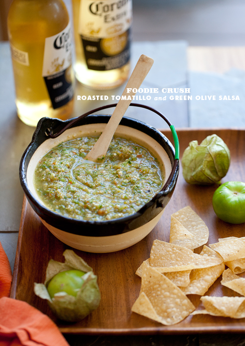 Salsa aux tomatilles rôties et aux olives vertes | FoodieCrush.com