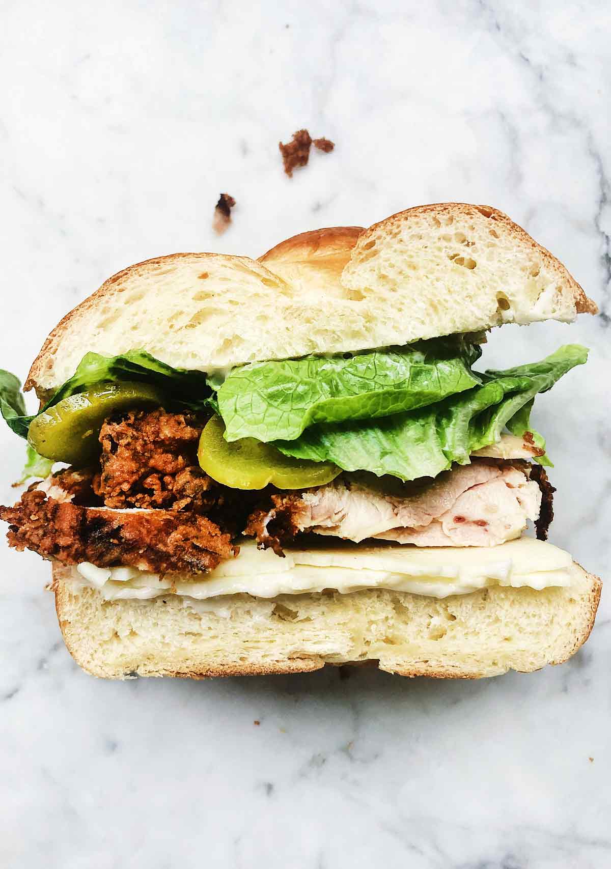 Sandwich au poulet frit | foodiecrush.com