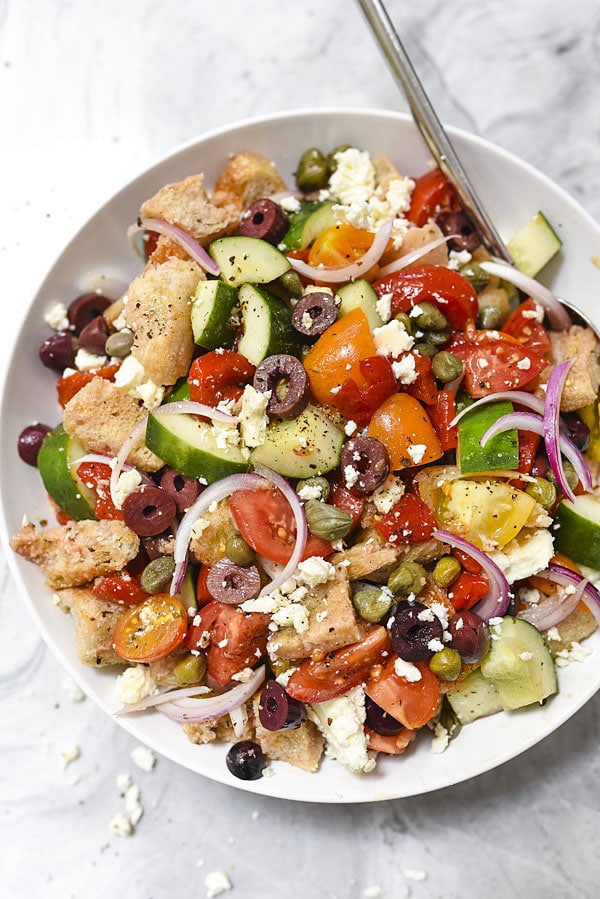 Salade de pain panzanella à la grecque | foodiecrush.com