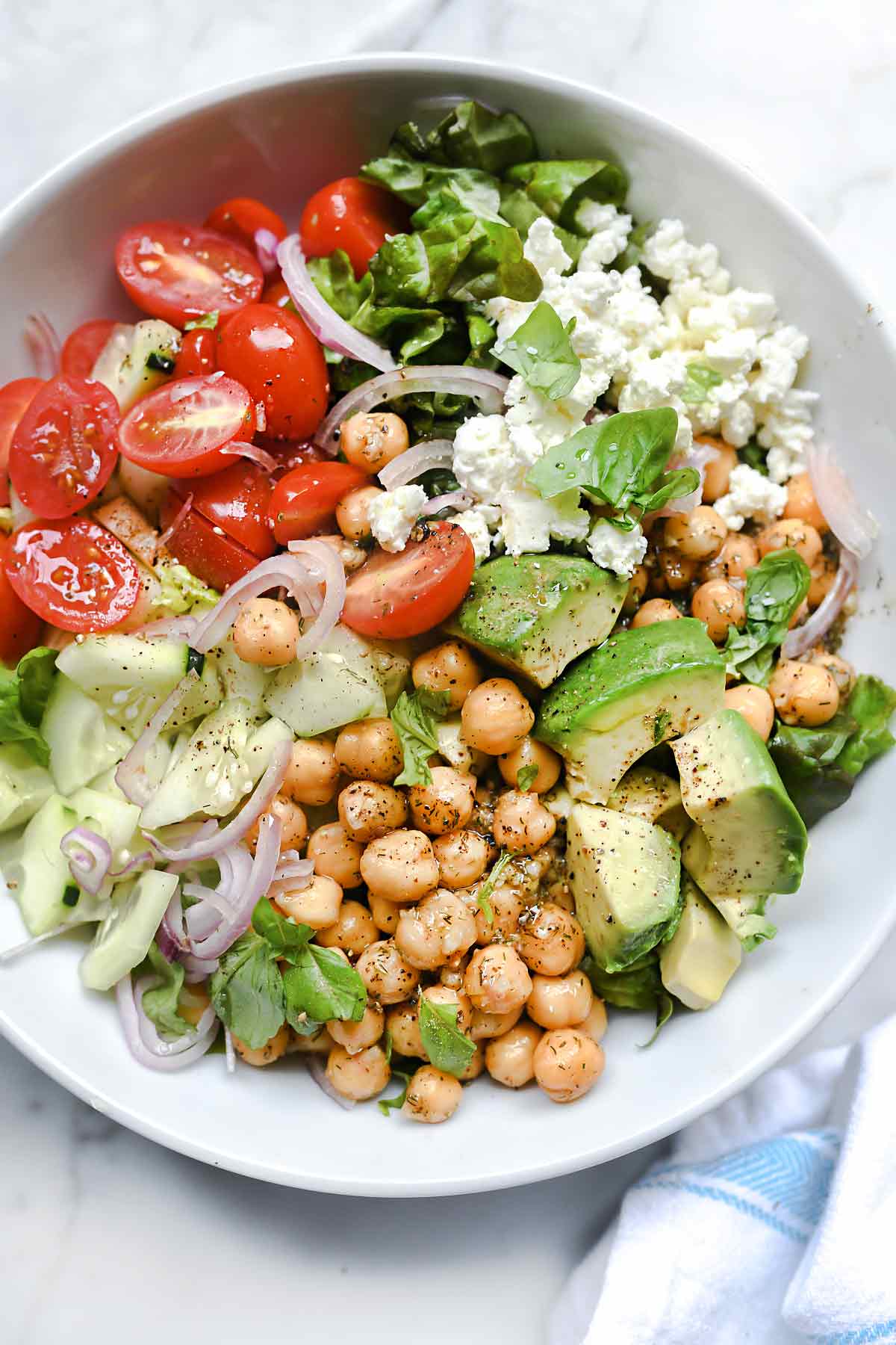 Salade verte croquante aux pois chiches et à l'avocat | foodiecrush.com #salade #avocat #recettes #lunch #pois chiches