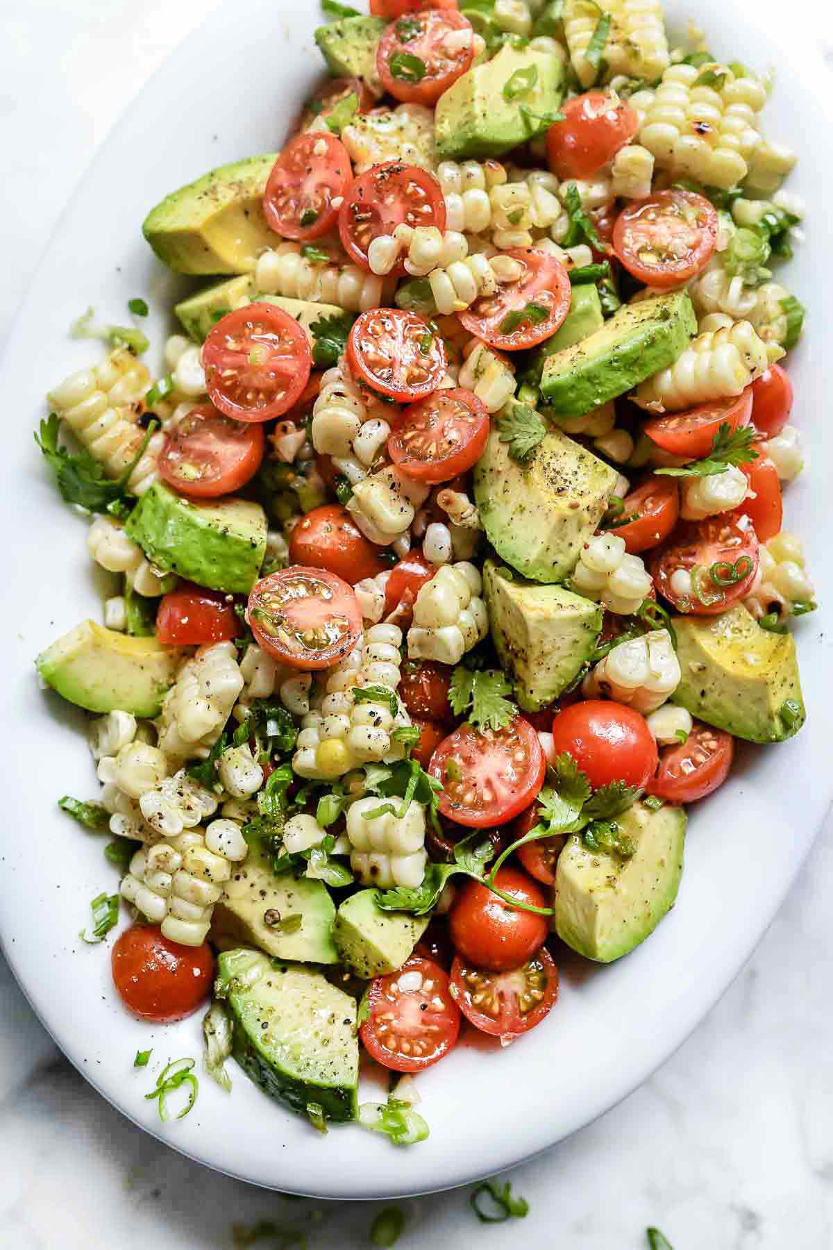 Salade de maïs grillé, tomates et avocat | foodiecrush.com #salade #tomate #avocat #maïs #été #recettes