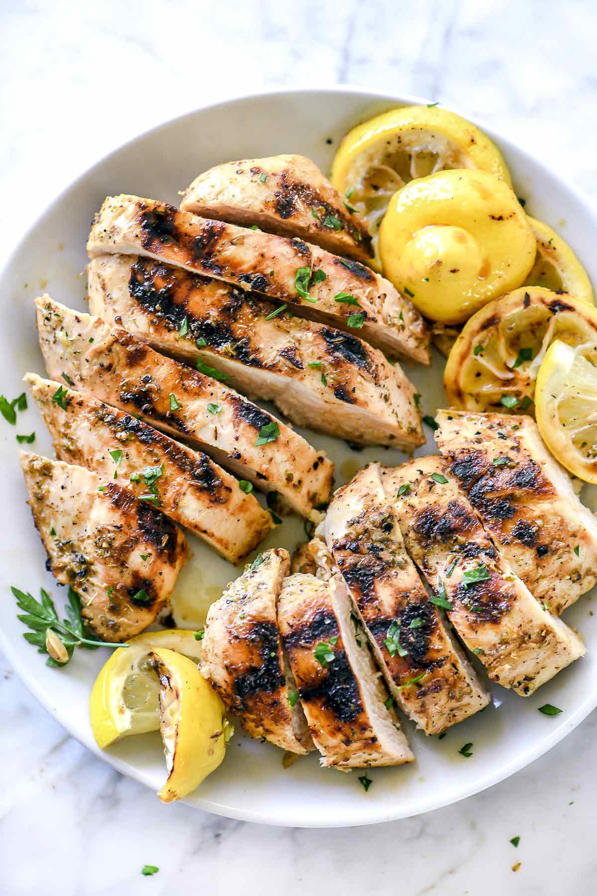 Recette de la marinade pour poulet grillé à la grecque | foodiecrush.com #poulet #marinade #citron #grecque