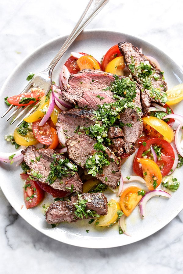 Steak de jupe grillé avec Chimichurri | foodiecrush.com