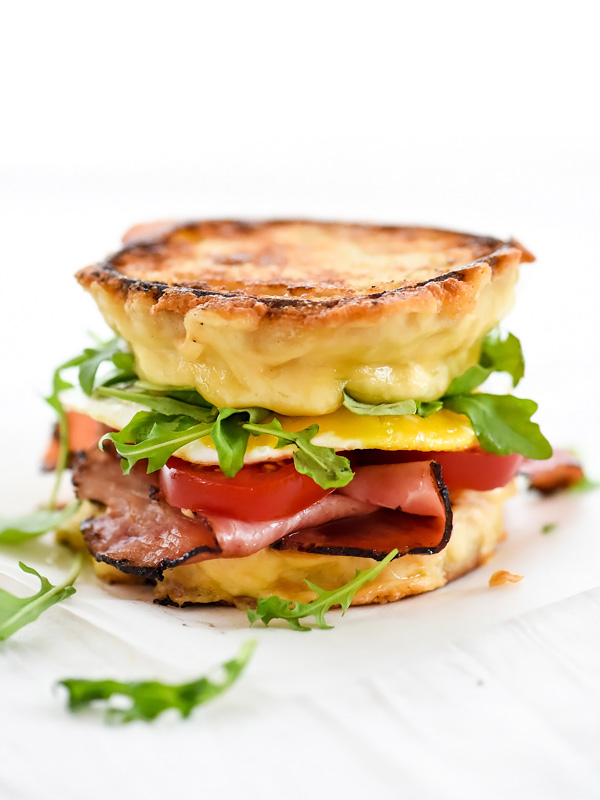 Sandwich au fromage grillé au jambon et au gouda fumé | foodiecrush.com