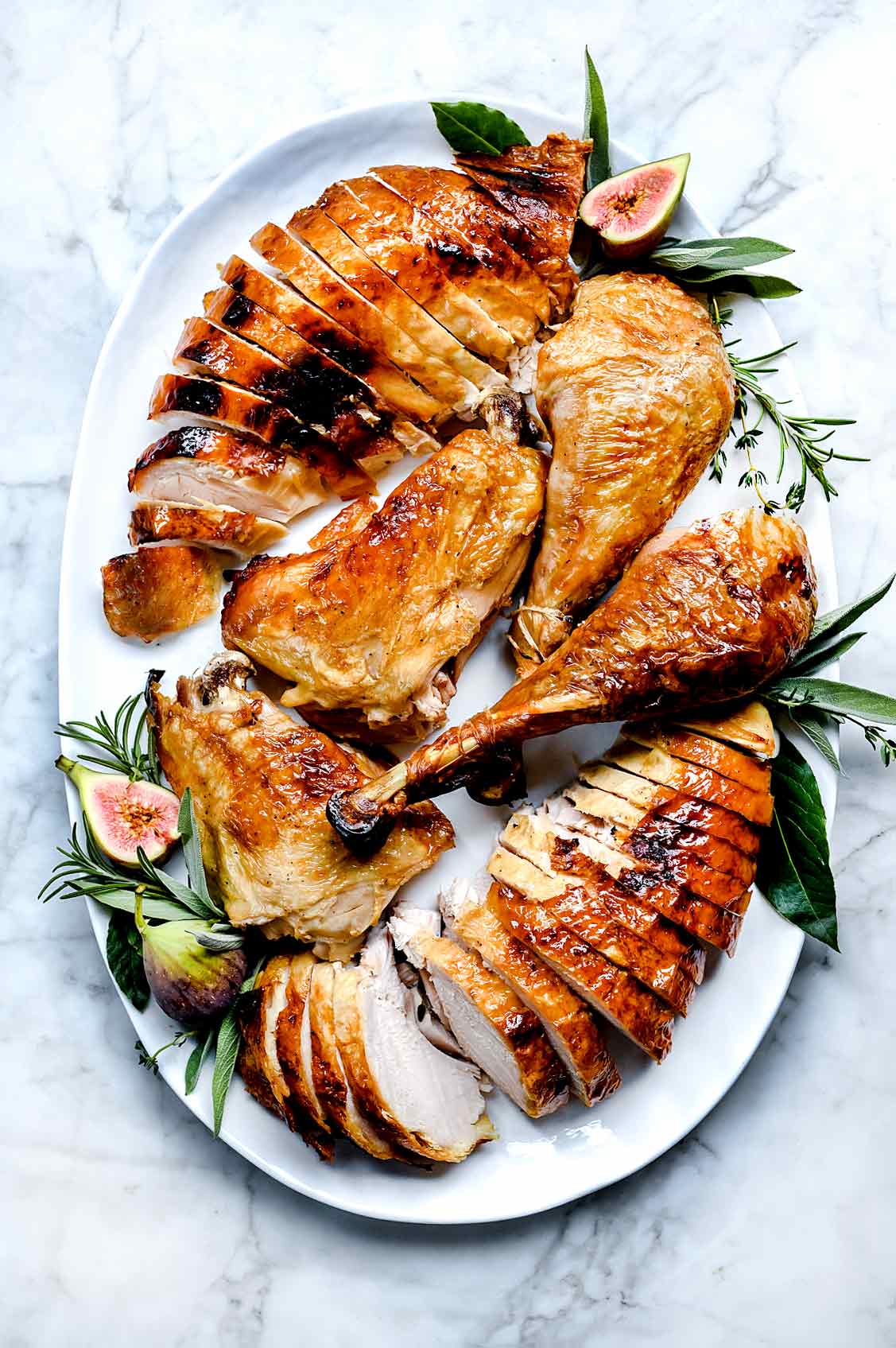 Comment faire cuire une dinde parfaitement juteuse | foodiecrush.com #turkey #recipes #dinner #thanksgiving