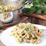 Pâtes au poulet crémeuses - du poulet, des légumes et une sauce crémeuse dans une seule casserole !