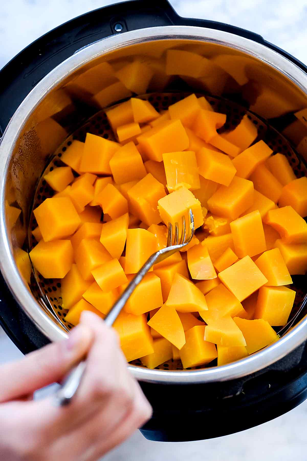 Comment cuire la courge musquée à l'instantané | foodiecrush.com | #butternut #squash #instantpot #pressurecooking #soup #recipes