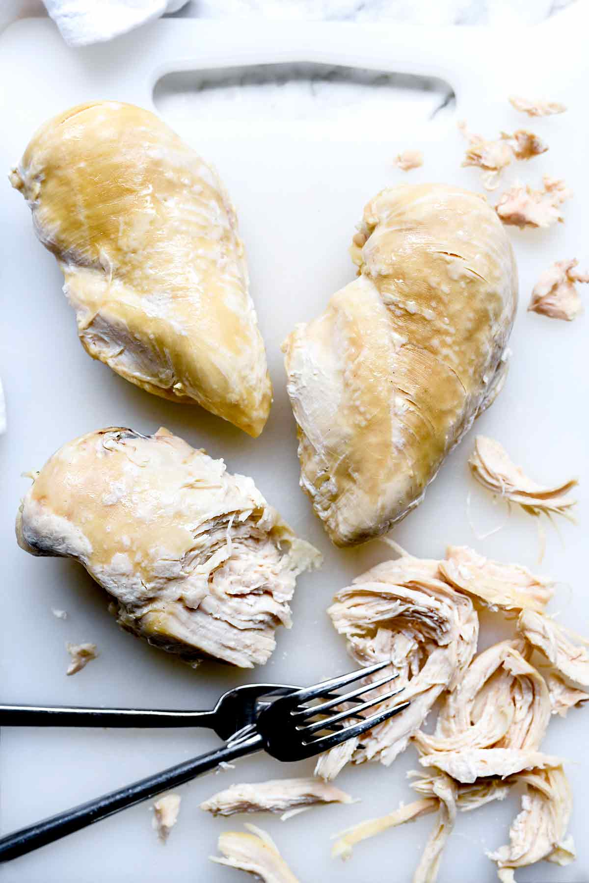 Comment faire cuire des poitrines de poulet à l'instantané | foodiecrush.com #recipes #chicken #breasts #instantpot #pressurecooker