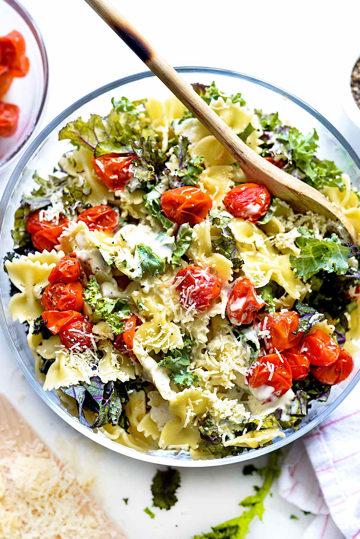 Salade de pâtes Kale Caesar facile | foodiecrush.com #pasta #salade #facile #recipes
