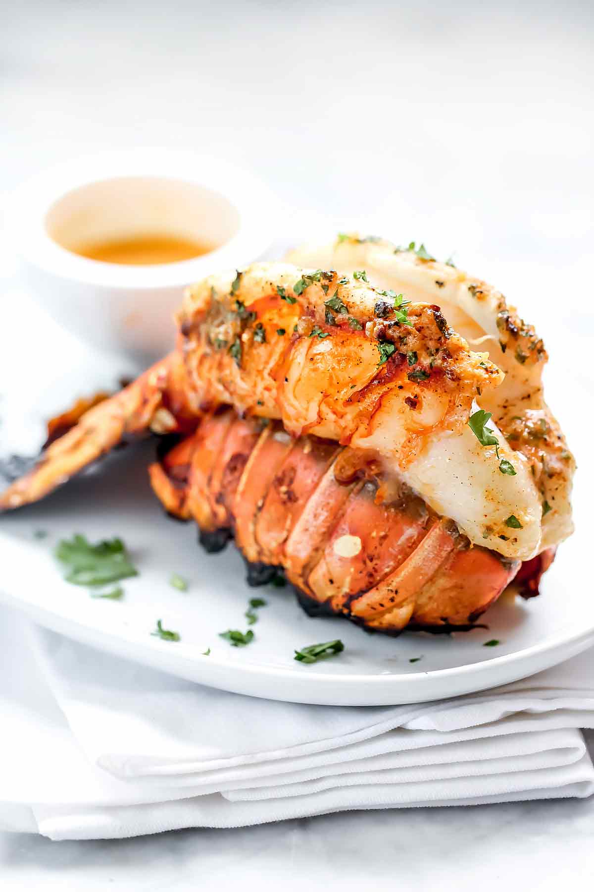 Queues de homard grillées au beurre de paprika fumé | foodiecrush.com