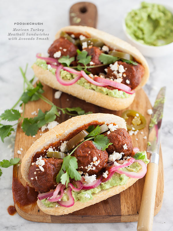 Sandwich mexicain aux boulettes de dinde | FoodieCrush.com