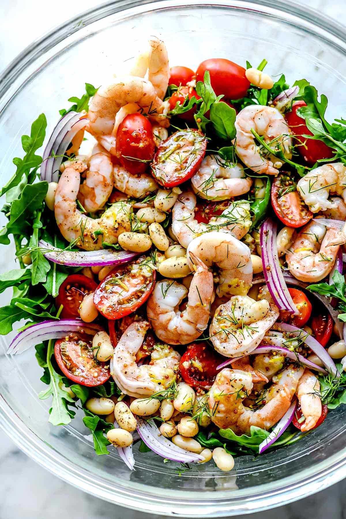 Salade méditerranéenne de crevettes et de haricots blancs | foodiecrush.com