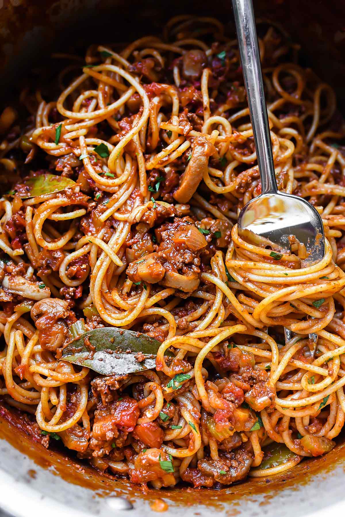 Recette de spaghetti maison de ma mère avec sauce à la viande | foodiecrush.com #spaghetti #viande #sauce #bolognaise #pasta #recipe