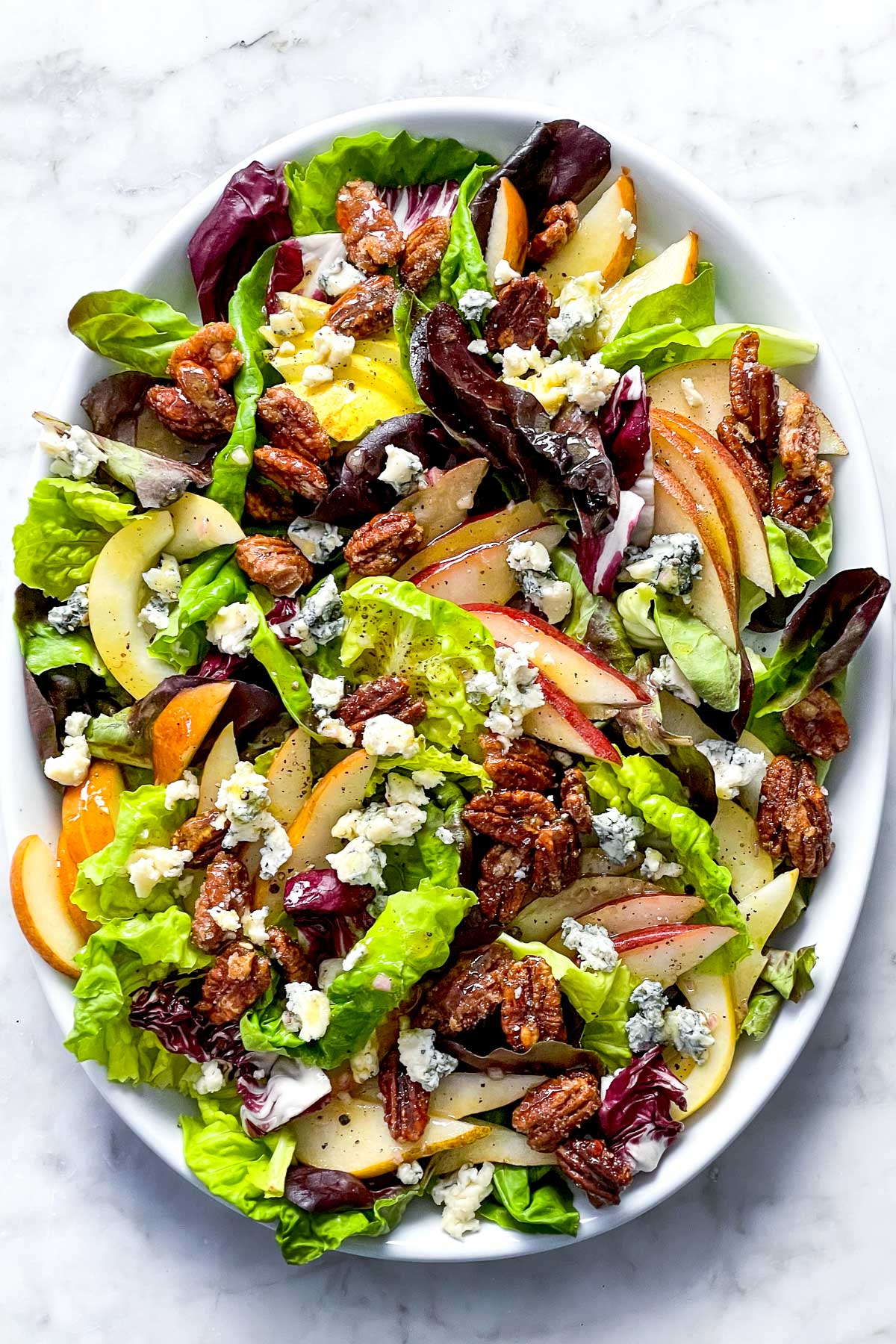 Salade de poires et de gorgonzola aux noix de pécan foodiecrush.com