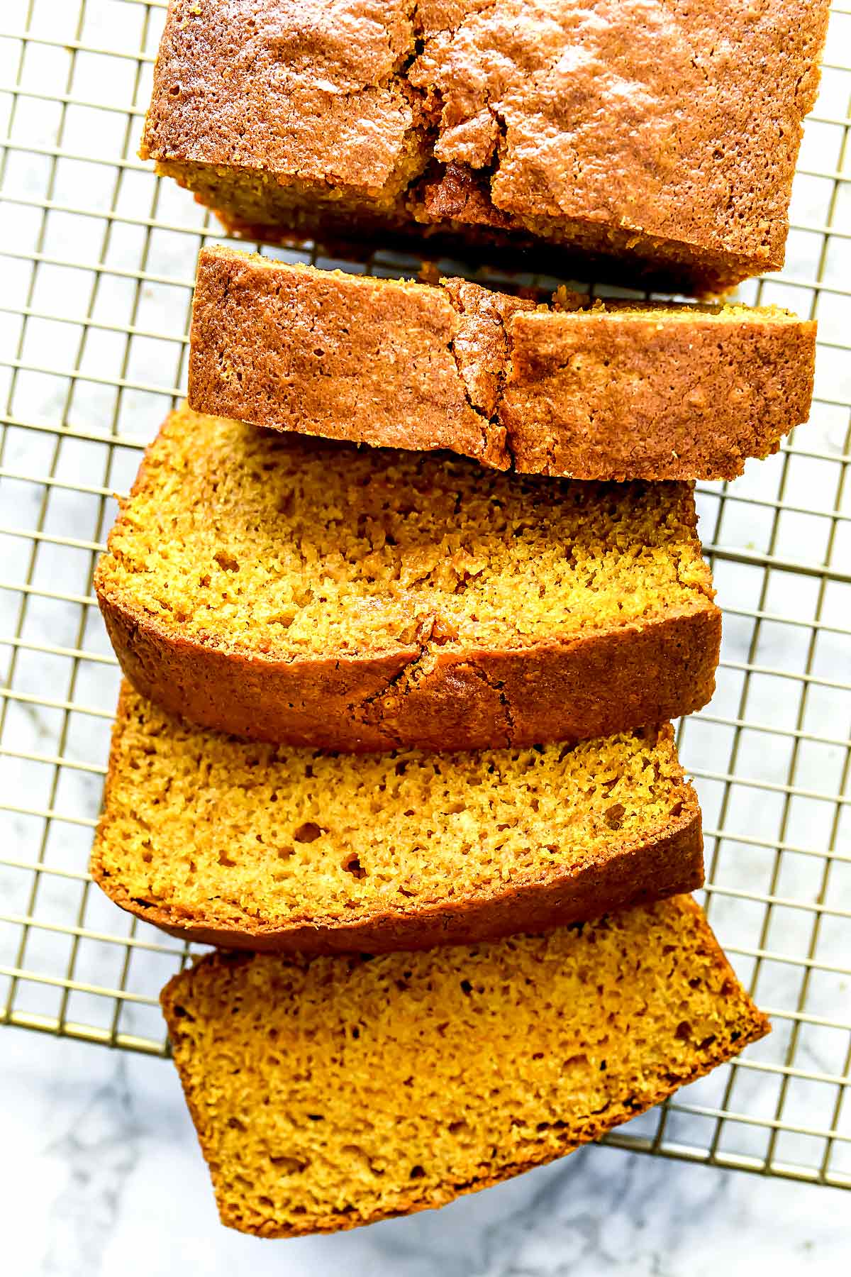 Le meilleur pain à la citrouille (simple et moelleux !) | foodiecrush.com