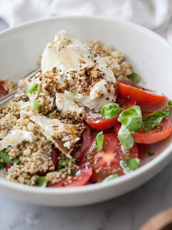 Salade de quinoa et buratta Caprese | foodiecrush.com