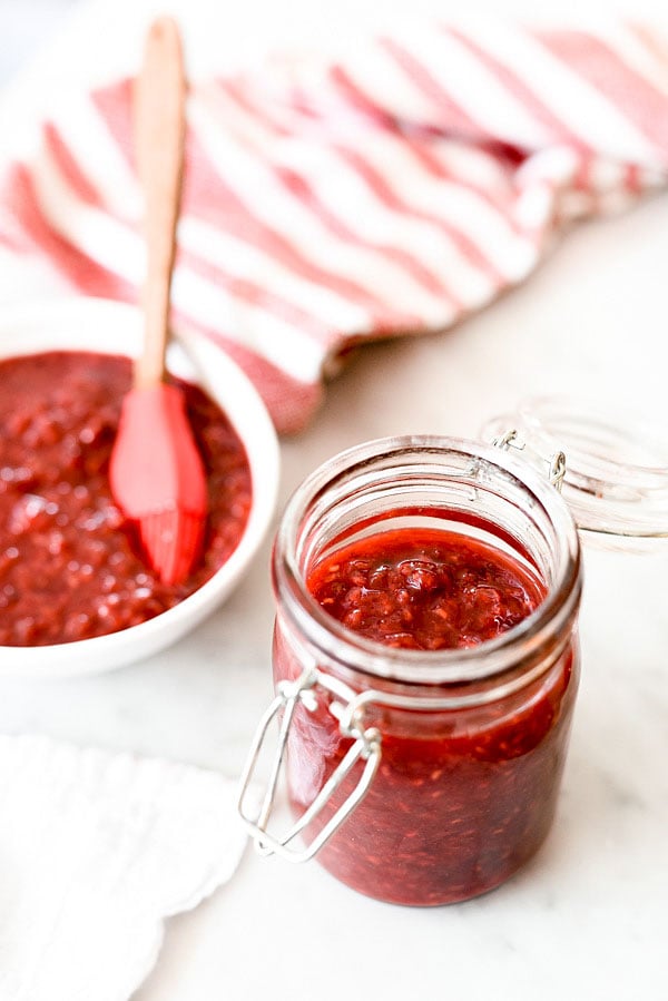 Sauce barbecue à la framboise et au chipotle Recipe | foodiecrush.com