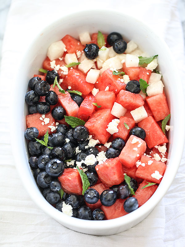 Salade de fruits rouge, blanc et bleu à la pastèque et aux myrtilles | foodiecrush.com #salade #fruitsalad