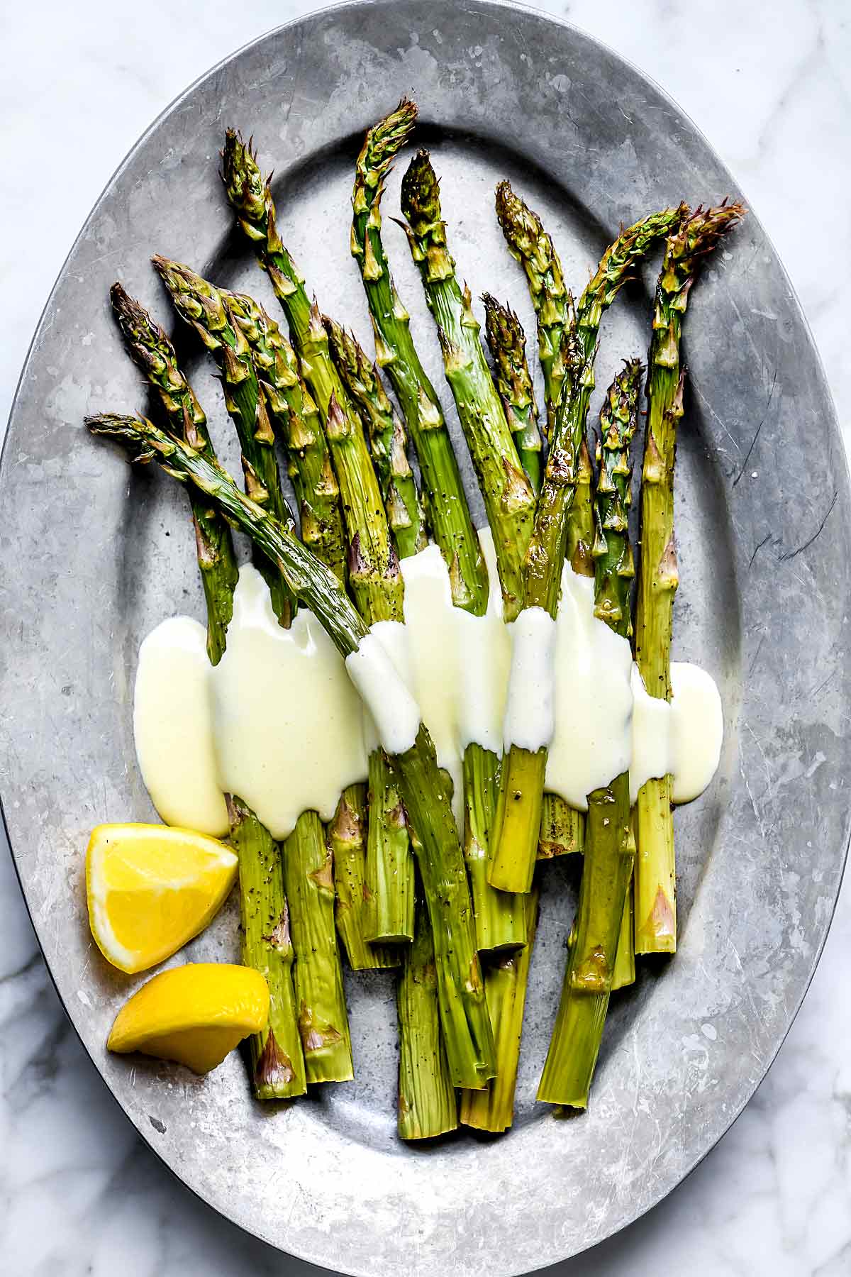 Asperges rôties à la hollandaise du mixeur | foodiecrush.com #hollandaise #œuf #asparagus