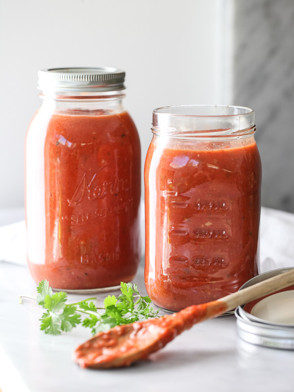 Sauce tomate rôtie simple #recipe on foodiecrush.com