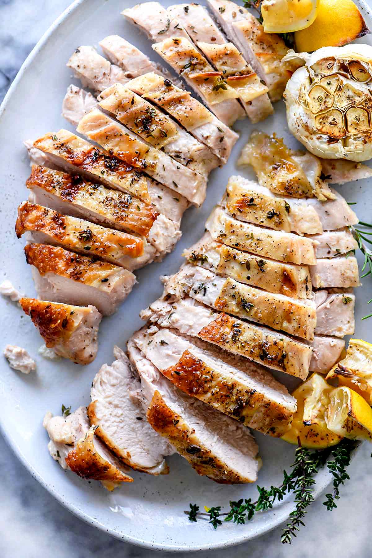 Recette de poitrine de dinde rôtie juteuse | foodiecrush.com #turkey #roasted #oven #breast #recipes