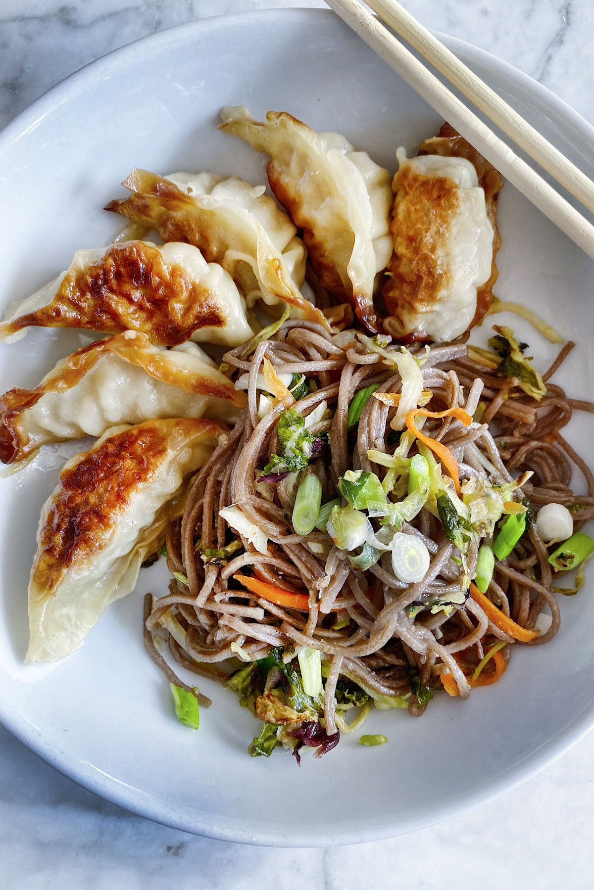 Nouilles Soba avec Potstickers foodiecrush.com