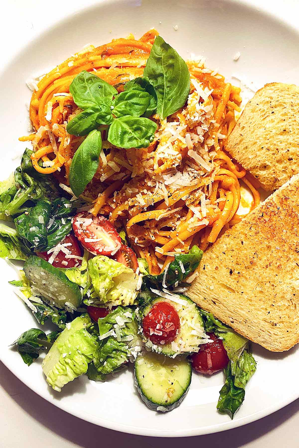 Spaghetti et sauce tomate rôtie foodiecrush.com