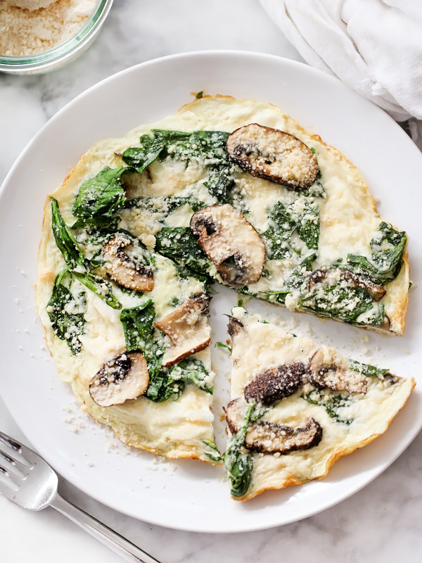 Firttata de blanc d'œuf aux épinards et aux champignons | foodiecrush.com